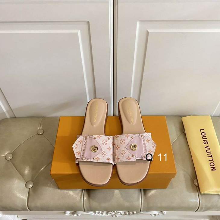 Picture of Louis Vuitton Slippers _SKULVsz35-40Y0121427